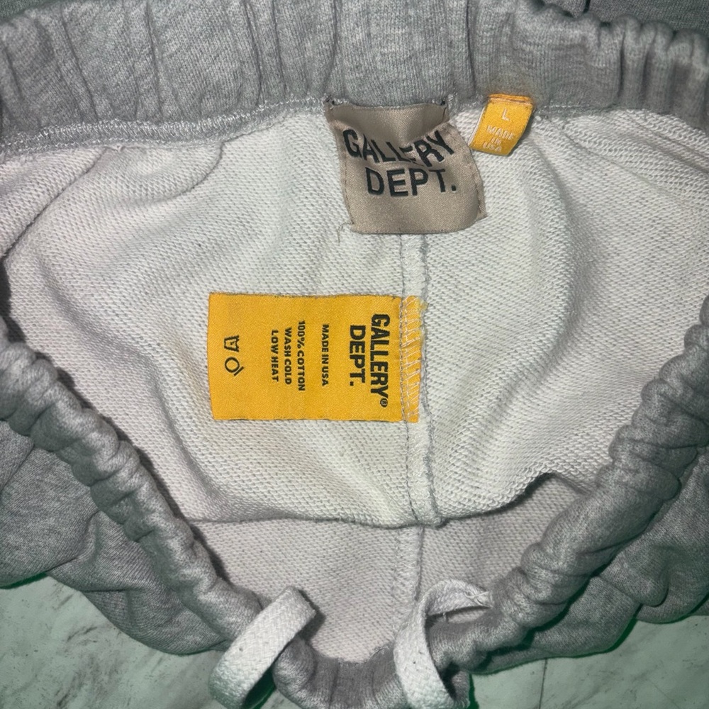 ‘Grey’Gallery Dept. distressed sweatpants, GD Flared